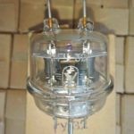 Russian GU-32 tube generator, beam-power double tetrode. Excellent choice for building an inexpensive and good amplifier. NOS. Equivalent to the FU32, 832.