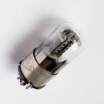 6N8S Tube triode Metal Baze, Hole Plate. Great sound. Melz, Very rare. Near equivalent: 6SN7, 1578, 6SN7GT, 6SN7GTA