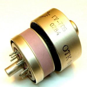 Russian tube GU-70B generator tetrode equivalent to the tube 4CX250B