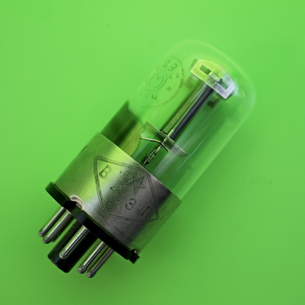 IMG_4522-600 Russian double triode 6N9S tube manufactured by MELZ, equivalent to tubes: 6SL7, 6SL7GT, 6SU7, 1579. NOS