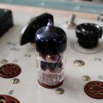 matched pair tubes 6N23P-EV - dual triode. Low noise VHF amplifier. Replacement: 6922, E88CC, 6DJ8, ECC88. REFLECTOR / NOS